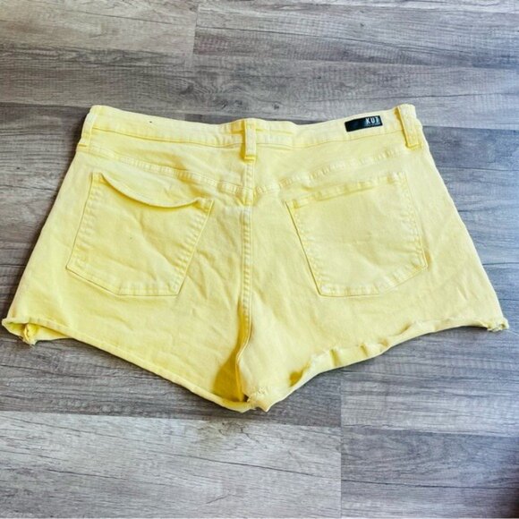 Kut from the Kloth Jane High Rise Yellow Denim Women Shorts Size 16 - Picture 3 of 3